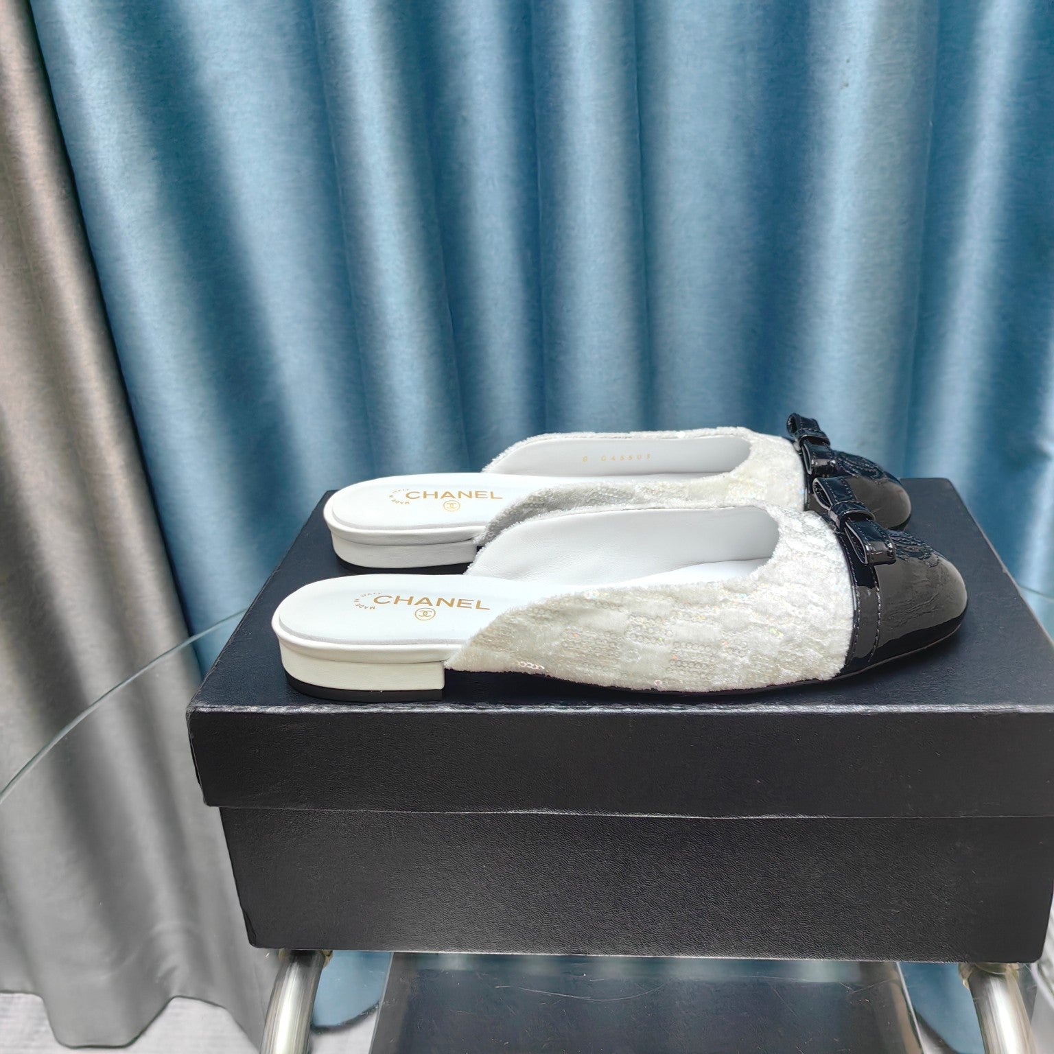 MULE IN WHITE SATIN MIX BLACK LAMBSKIN