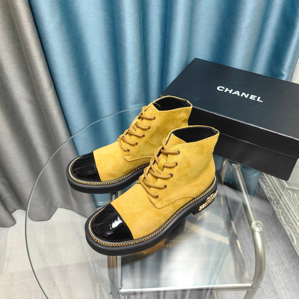 SHORT BOOTS IN GOLD YELLOW SUEDE AND BLACK SHEEPSKIN