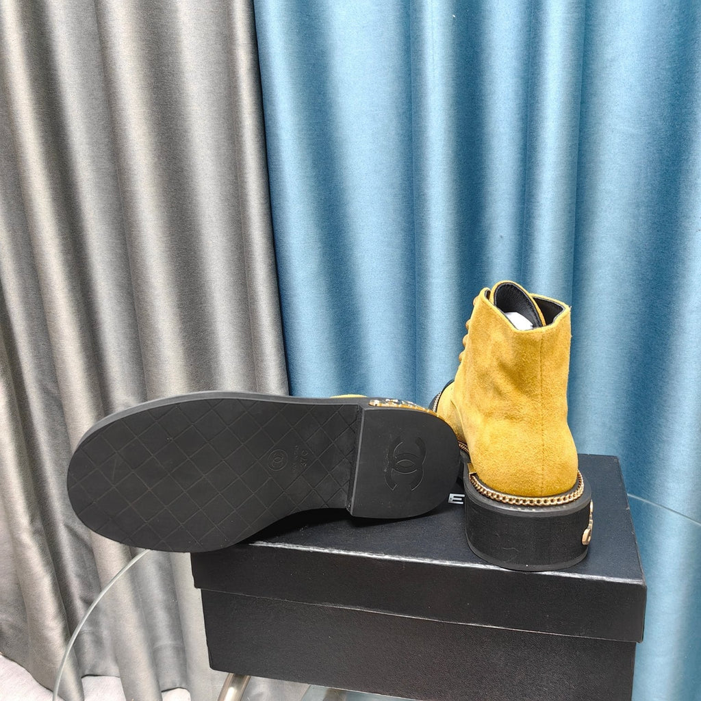 SHORT BOOTS IN GOLD YELLOW SUEDE AND BLACK SHEEPSKIN