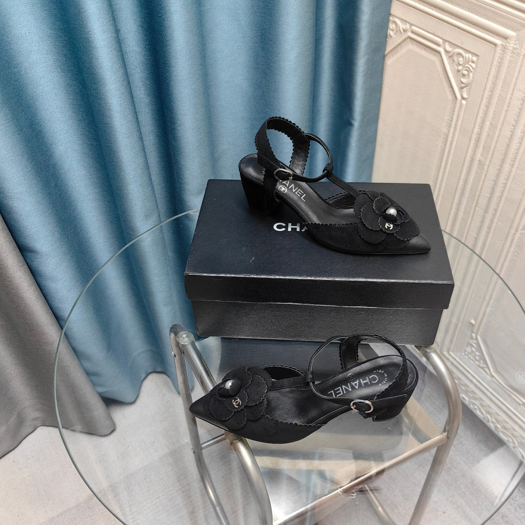CC CAMELLIA SANDAL IN BLACK SUEDE AND CALFSKIN WITH FLOWER