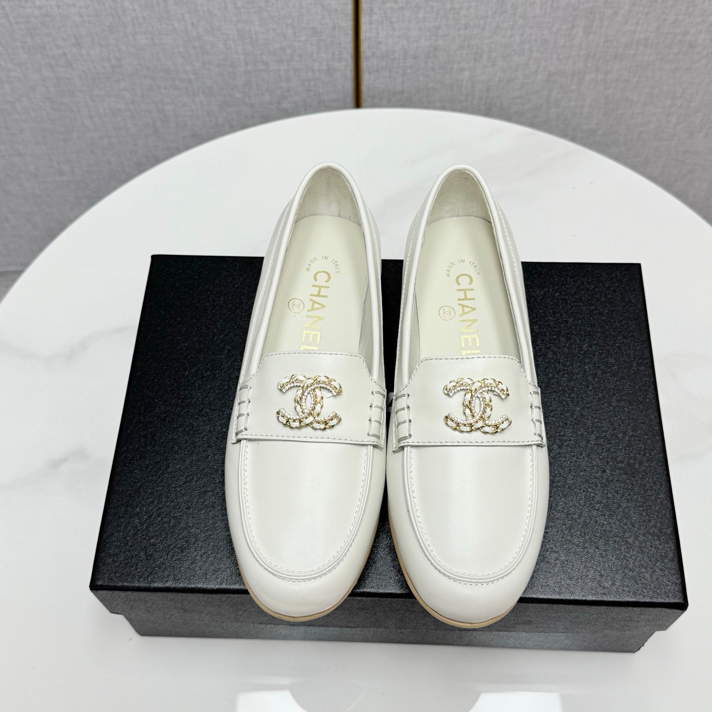 CC LOAFER 25S IN WHITE LAMBSKIN WITH GOLD HARDWARE