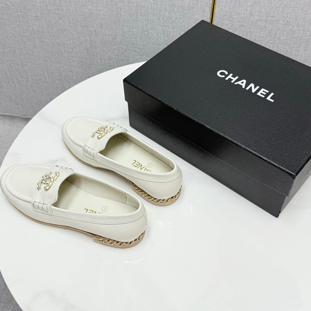 CC LOAFER 25S IN WHITE LAMBSKIN WITH GOLD HARDWARE