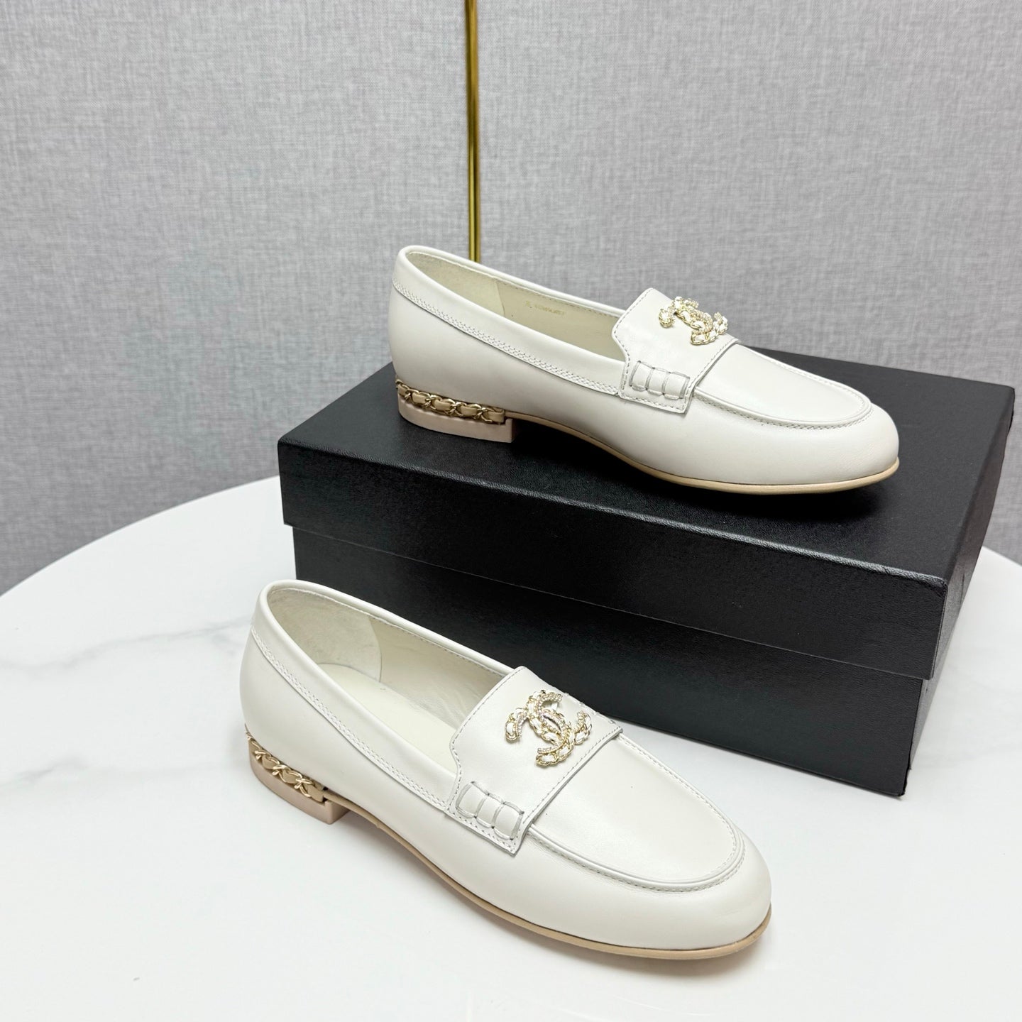 CC LOAFER 25S IN WHITE LAMBSKIN WITH GOLD HARDWARE