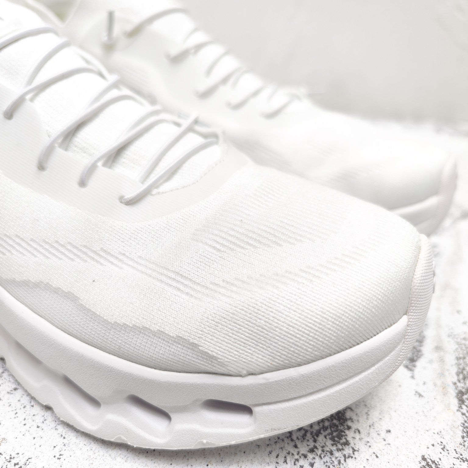 CLOUDTILT SNEAKER IN WHITE RECYCLED POLYESTER