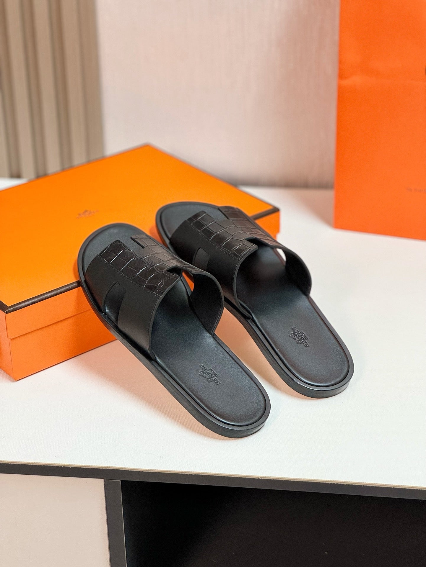 IZMIR SANDAL BLACK LAMBSKIN WITH PATTERNS