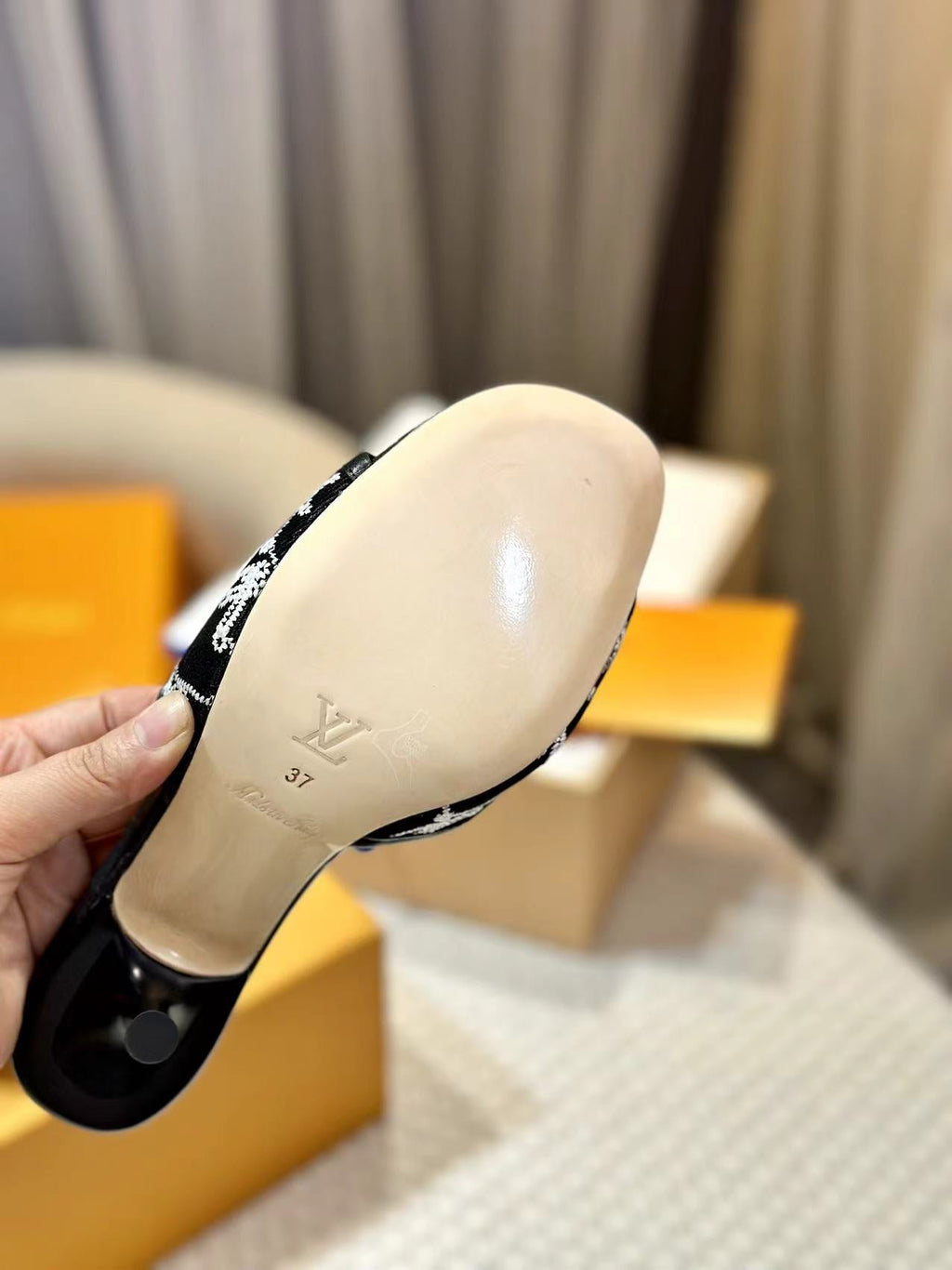 NEO REVIVAL HIGH MULE 55 MM IN BLACK EMBROIDERED FABRIC