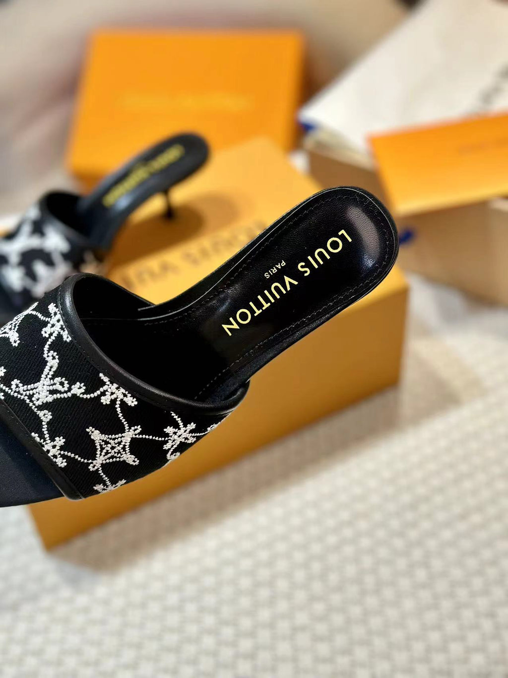 NEO REVIVAL HIGH MULE 55 MM IN BLACK EMBROIDERED FABRIC