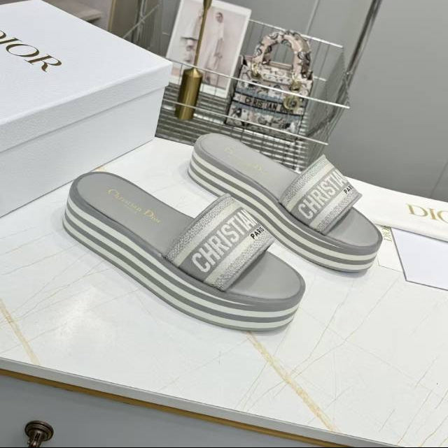 CD DWAY PLATFORM SLIDE IN GRAY AND WHITE COTTON STRIPED SOLE