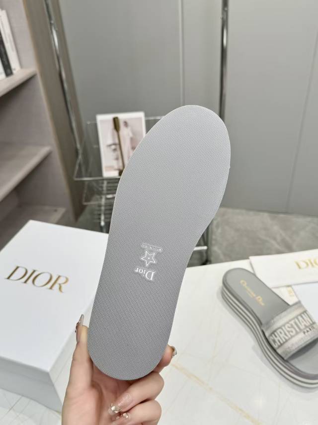 CD DWAY PLATFORM SLIDE IN GRAY AND WHITE COTTON STRIPED SOLE