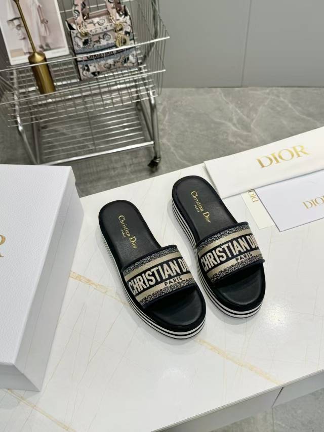 CD DWAY PLATFORM SLIDE IN BLACK AND WHITE COTTON STRIPED SOLE