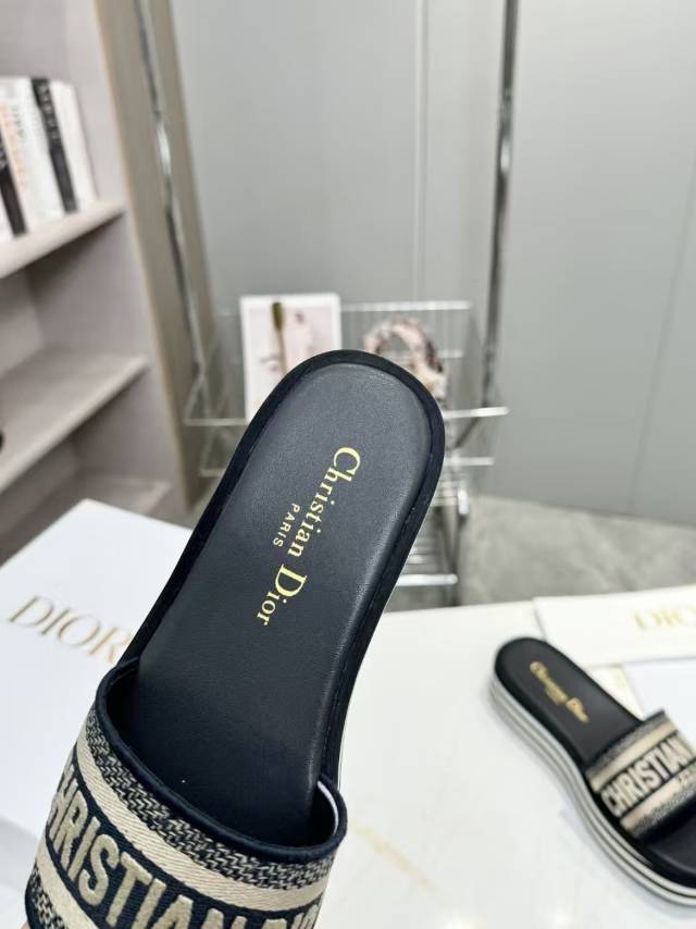 CD DWAY PLATFORM SLIDE IN BLACK AND WHITE COTTON STRIPED SOLE