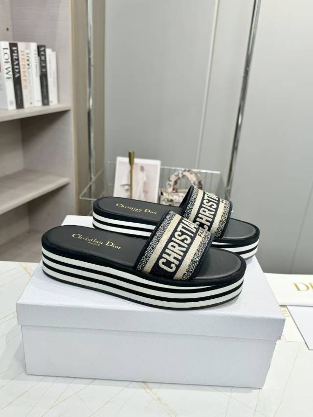 CD DWAY PLATFORM SLIDE IN BLACK AND WHITE COTTON STRIPED SOLE