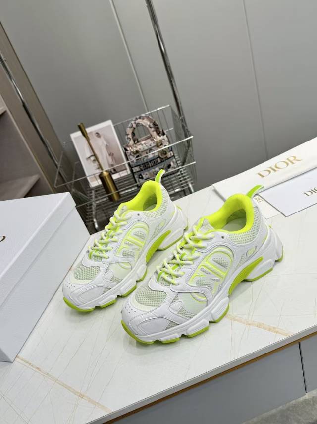 CD CHORONO SNEAKER IN WHITE AND LIGHT GREEN MESH