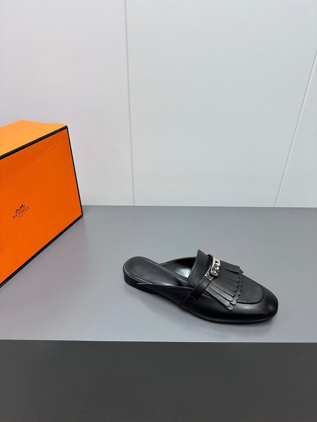 0Z MULE IN BLACK LAMBSKIN WITH FRINGE DETAIL