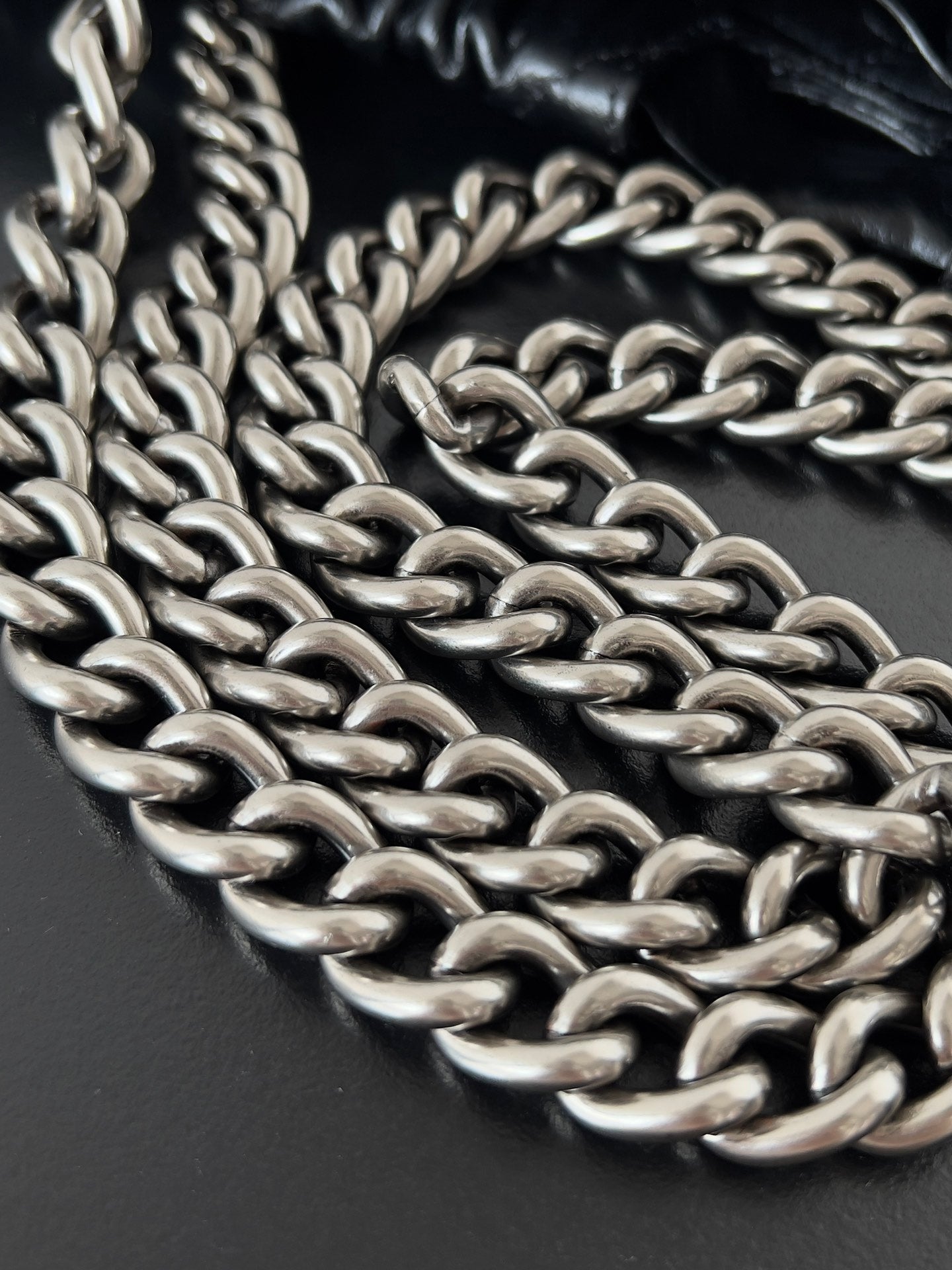 CRUSH LARGE TOTE BAG 46 IN BLACK QUILTED CALFSKIN SILVER HARDWARE