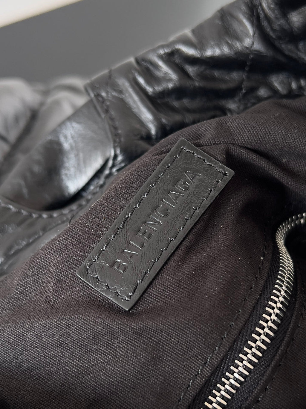 CRUSH LARGE TOTE BAG 46 IN BLACK QUILTED CALFSKIN SILVER HARDWARE