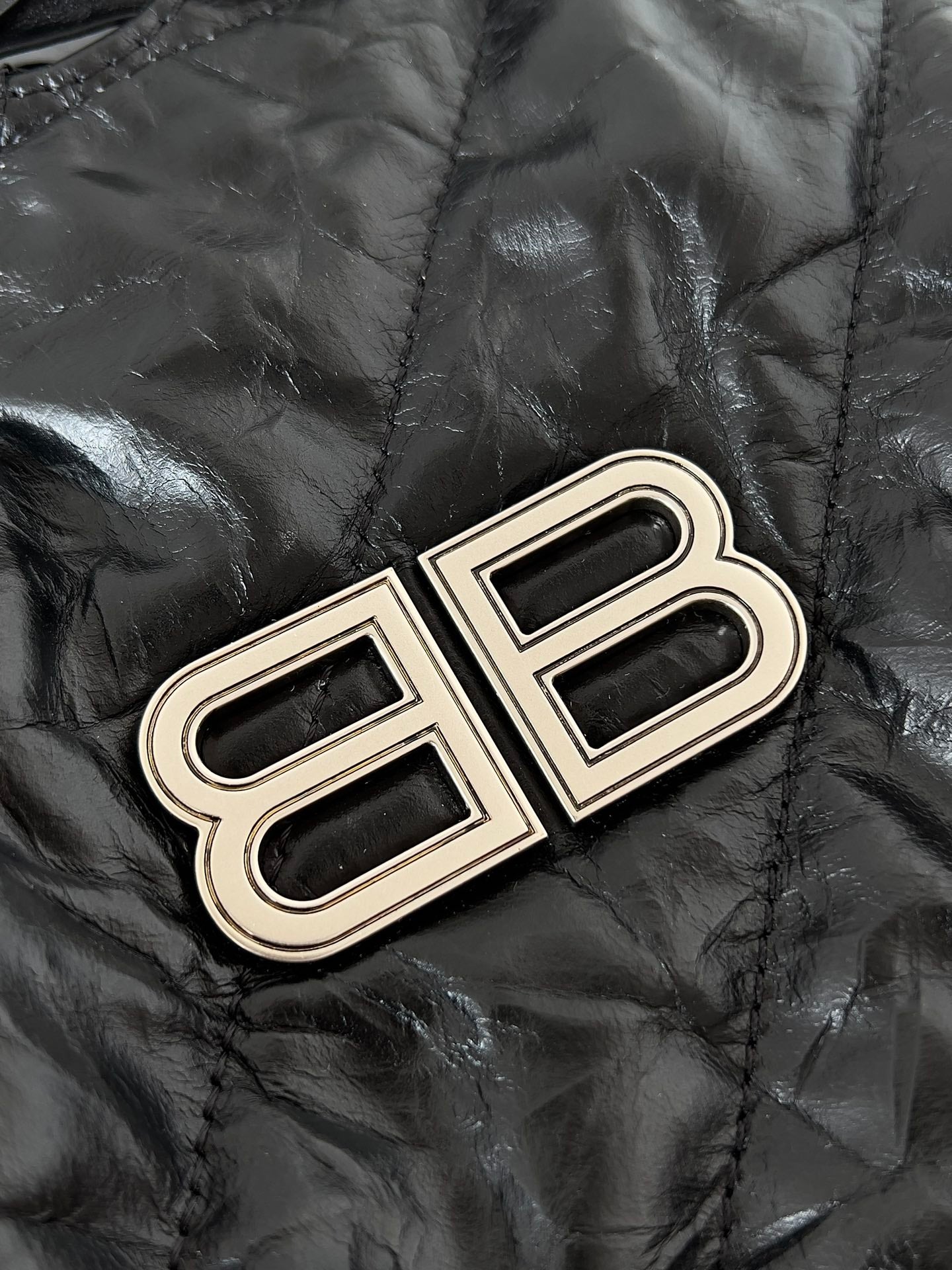 CRUSH LARGE TOTE BAG 46 IN BLACK QUILTED CALFSKIN SILVER HARDWARE