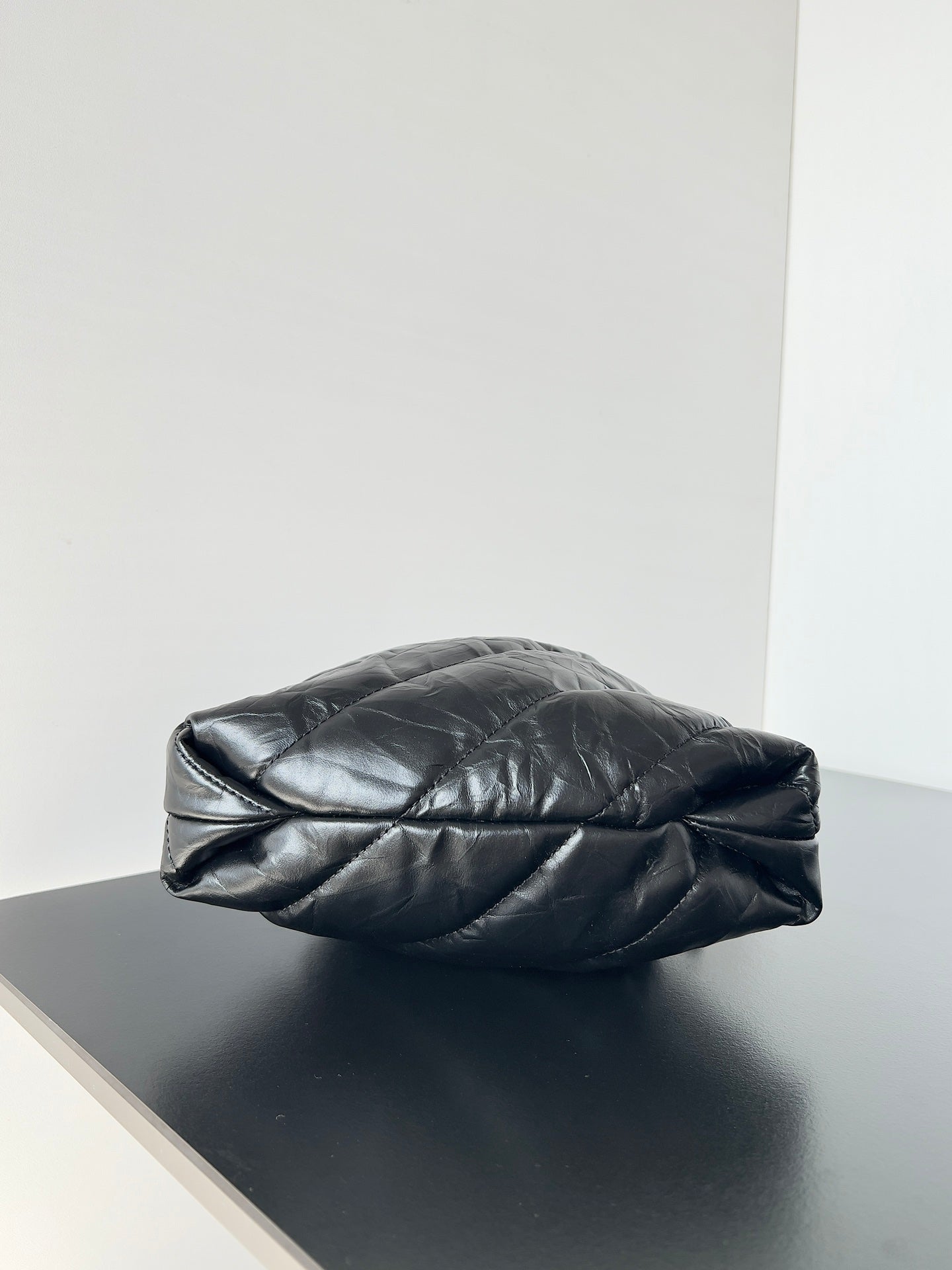 CRUSH TOTE BAG 20 IN BLACK QUILTED CALFSKIN SILVER HARDWARE