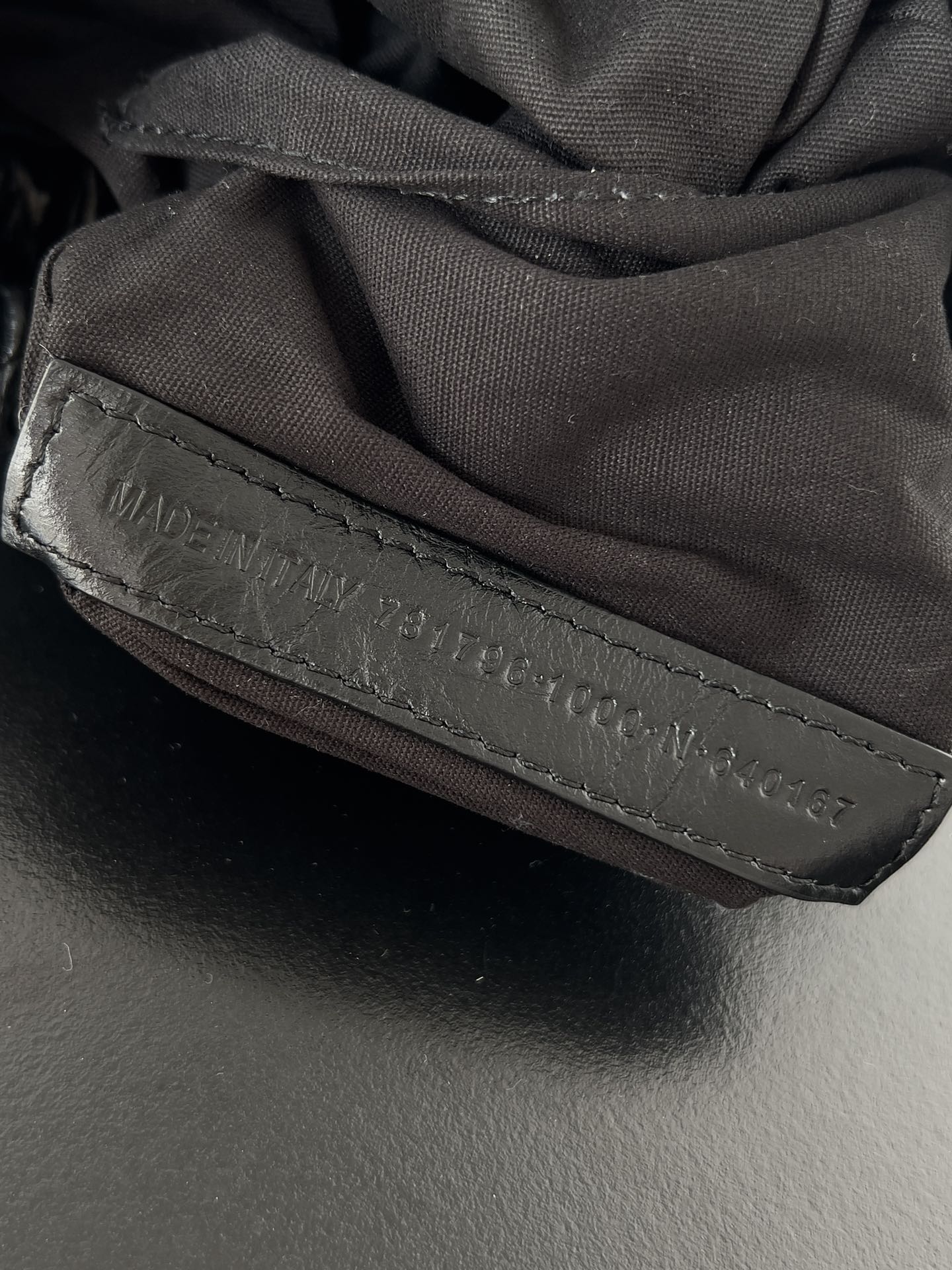 CRUSH TOTE BAG 20 IN BLACK QUILTED CALFSKIN SILVER HARDWARE