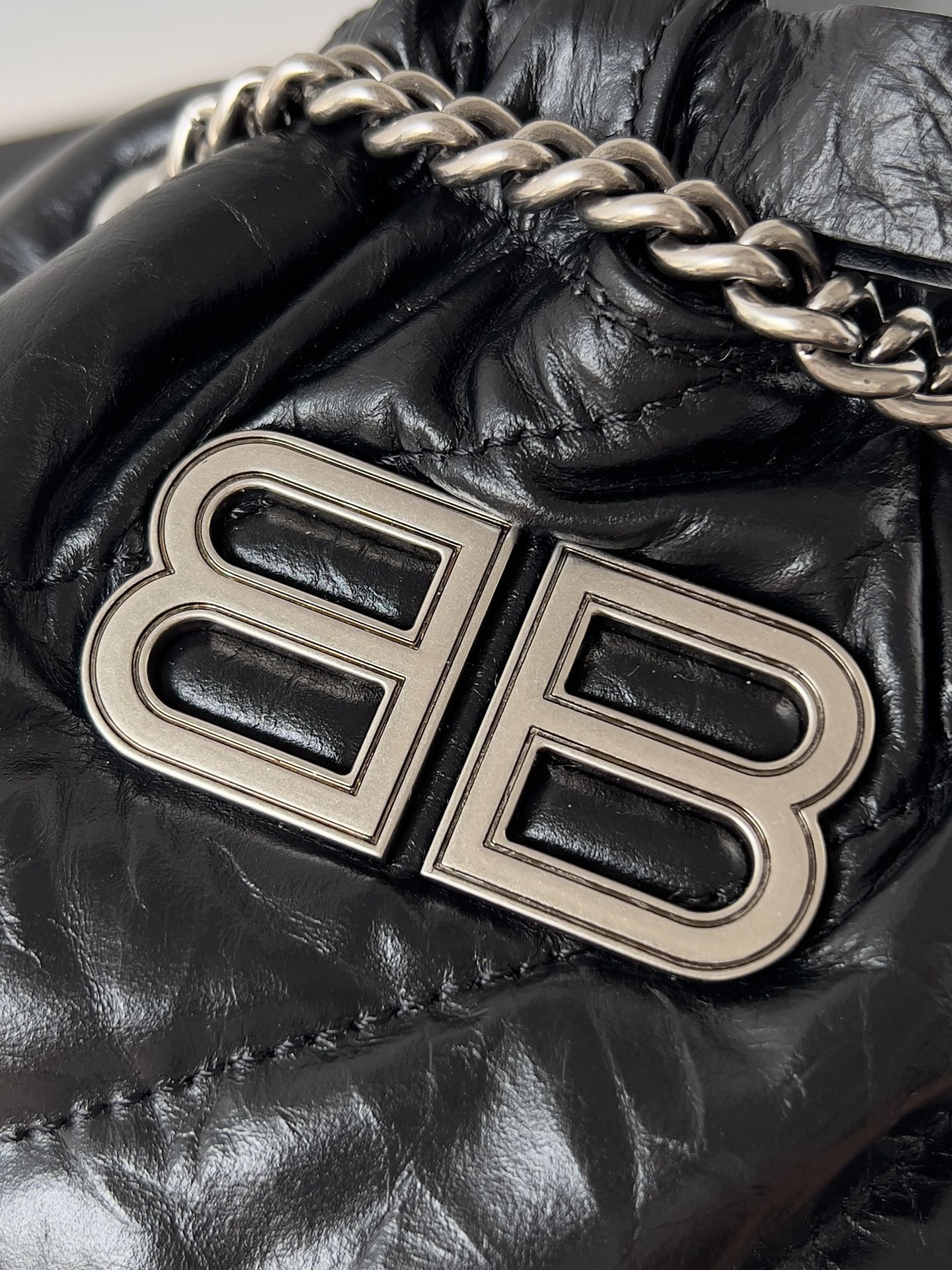 CRUSH TOTE BAG 20 IN BLACK QUILTED CALFSKIN SILVER HARDWARE