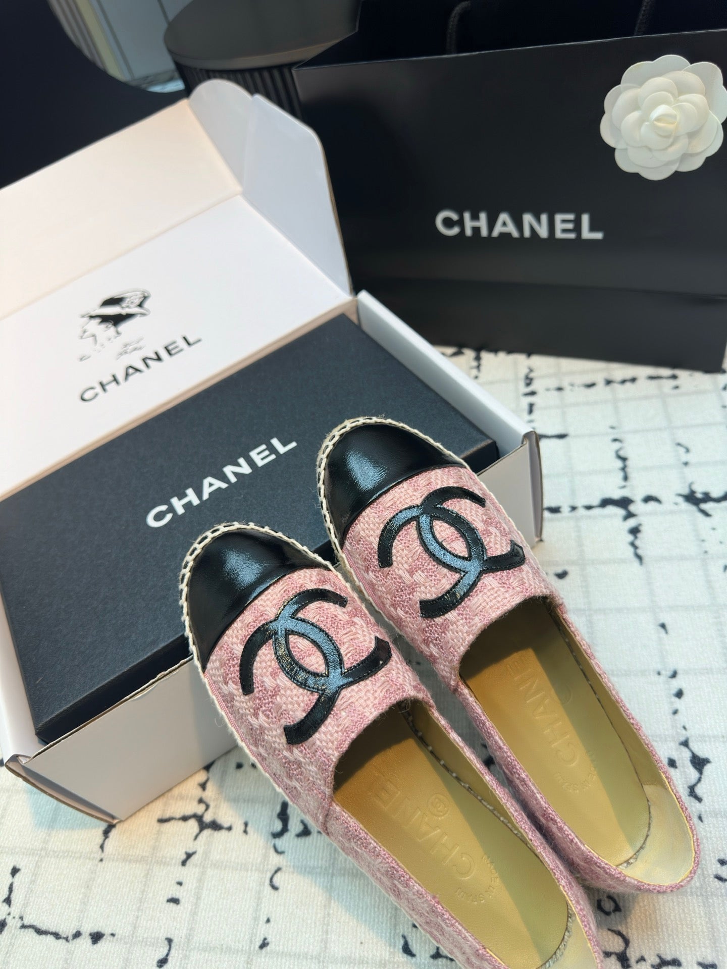 ESPADRILLES LOAFERS IN LIGHT PINK TWEED AND BLACK LAMBSKIN