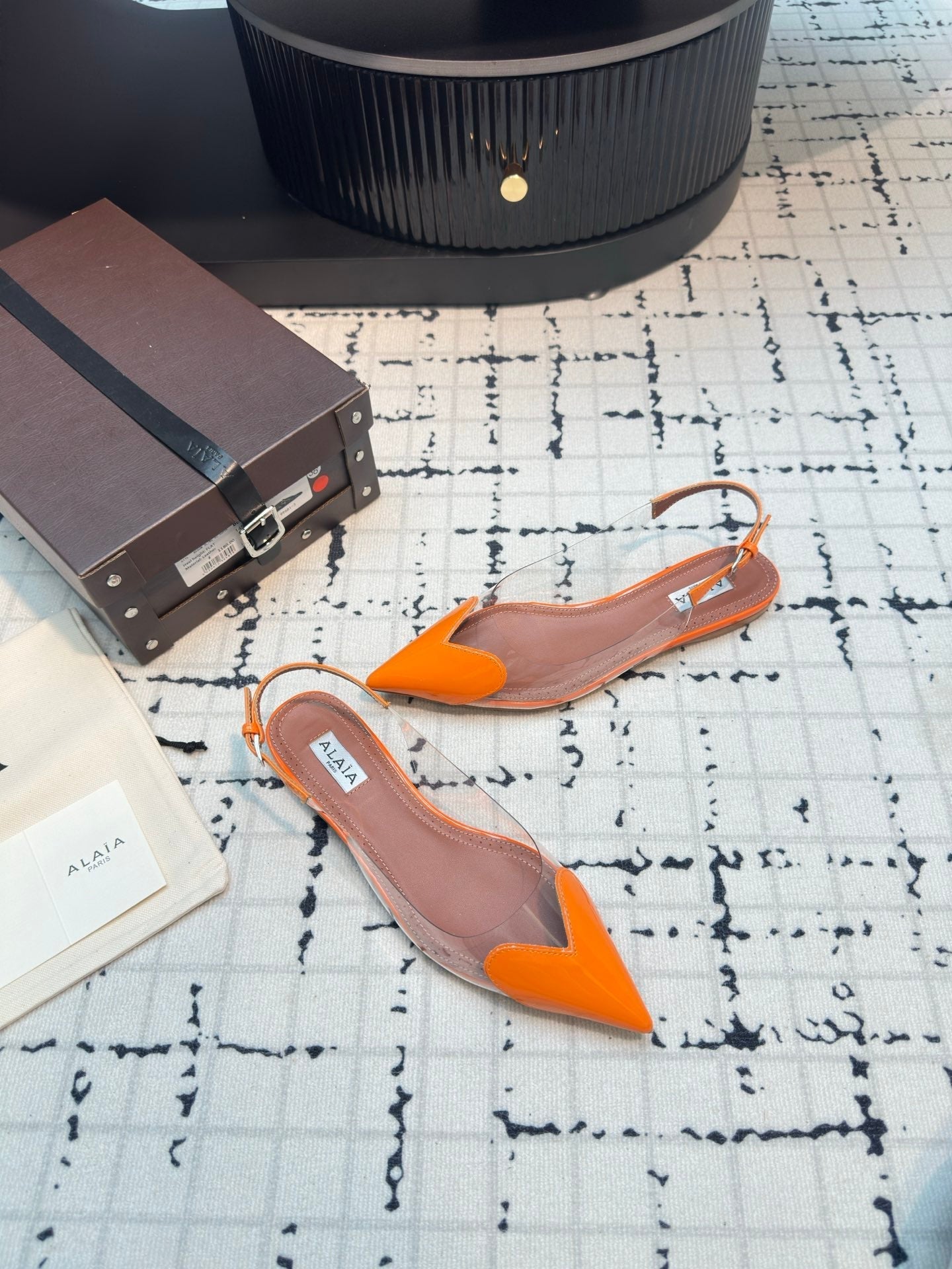 ALAIA FLAT SLINGBACK IN TIGER ORANGE PATENT CALFSKIN AND FILM