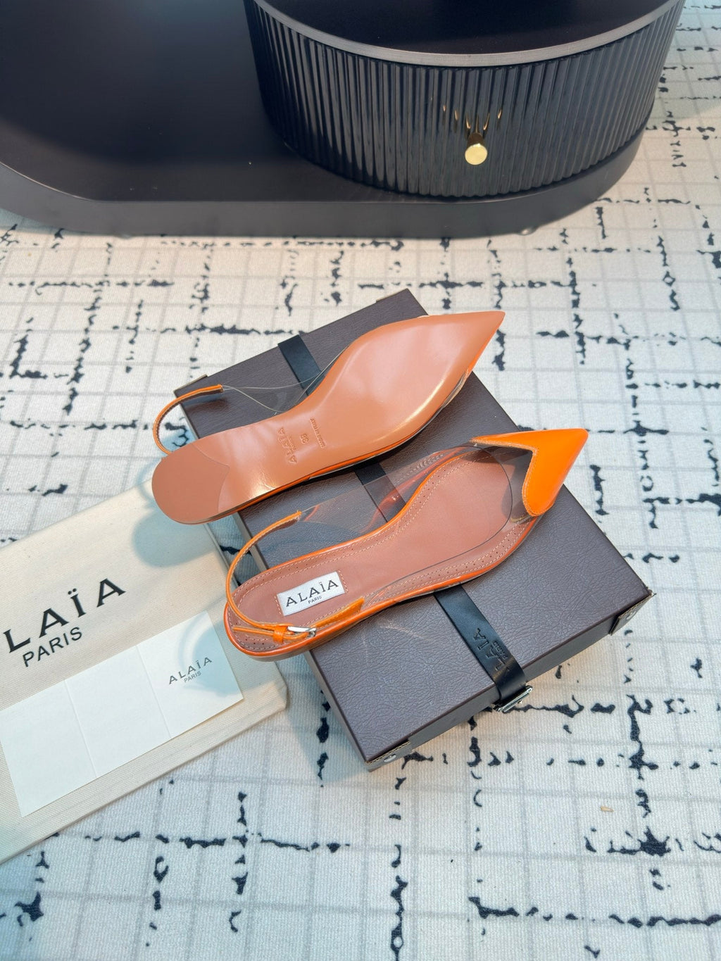 ALAIA FLAT SLINGBACK IN TIGER ORANGE PATENT CALFSKIN AND FILM