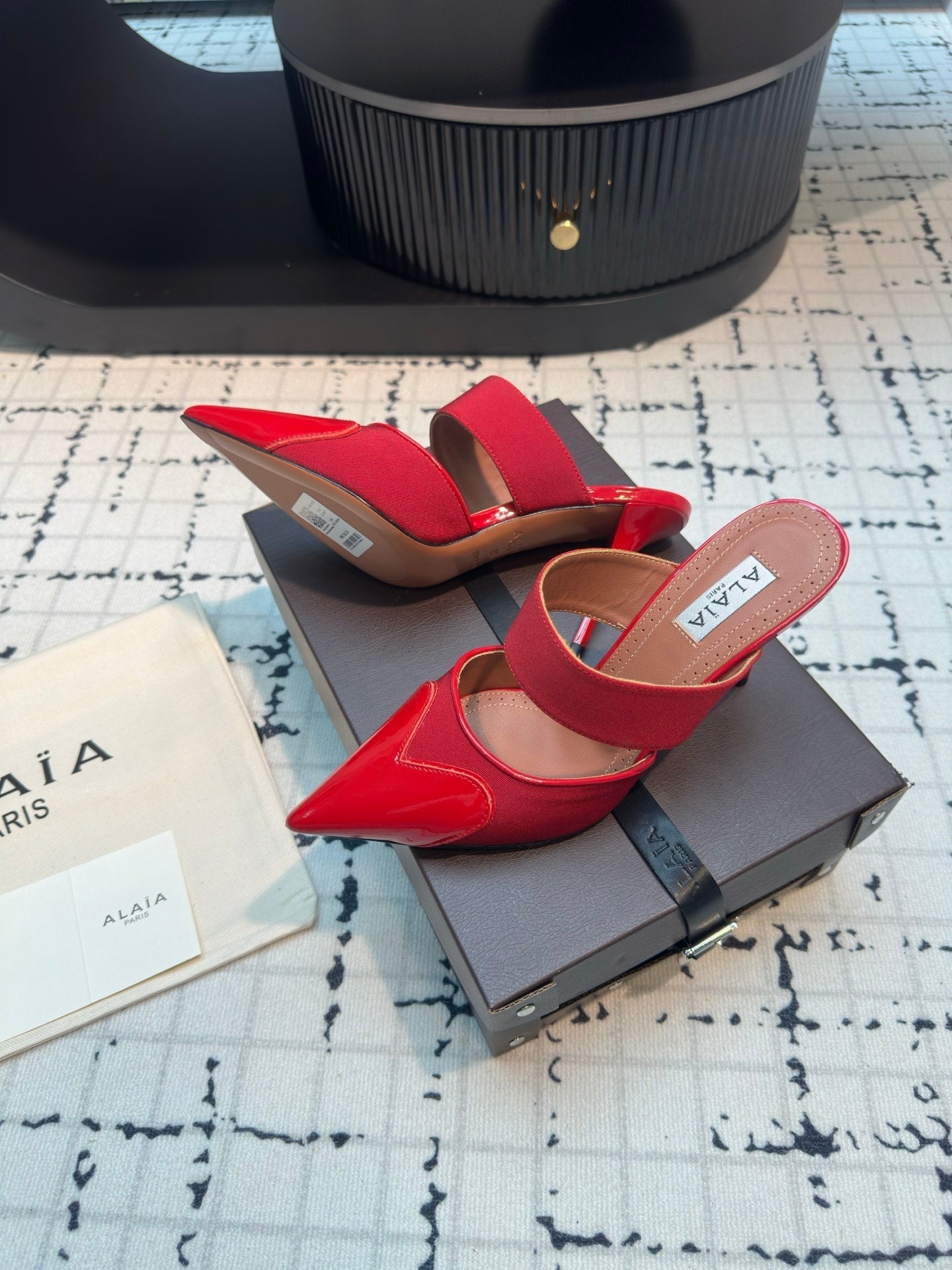 ALAIA HIGH HEEL 9 CM IN CHERRY RED CALFSKIN