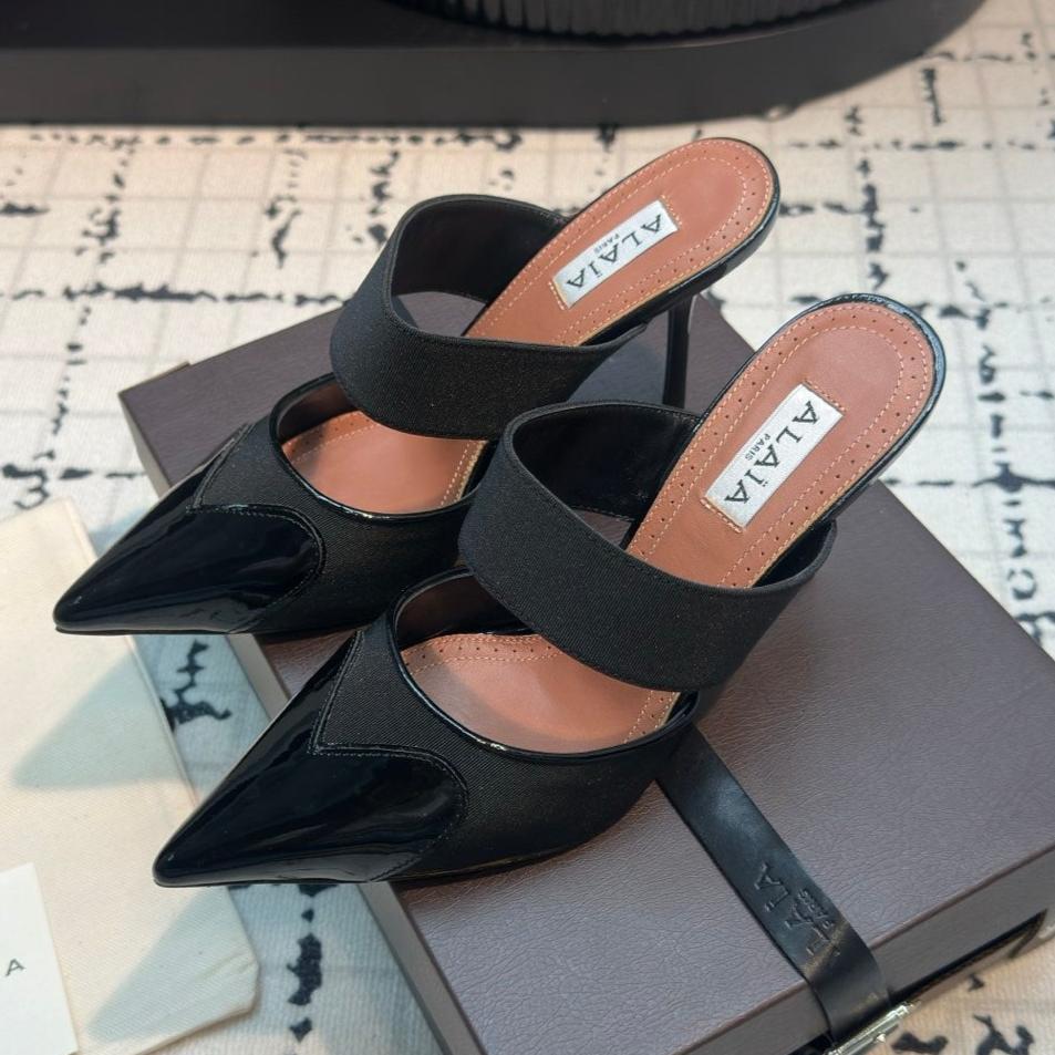 ALAIA HIGH HEEL 9 CM IN BLACK CALFSKIN