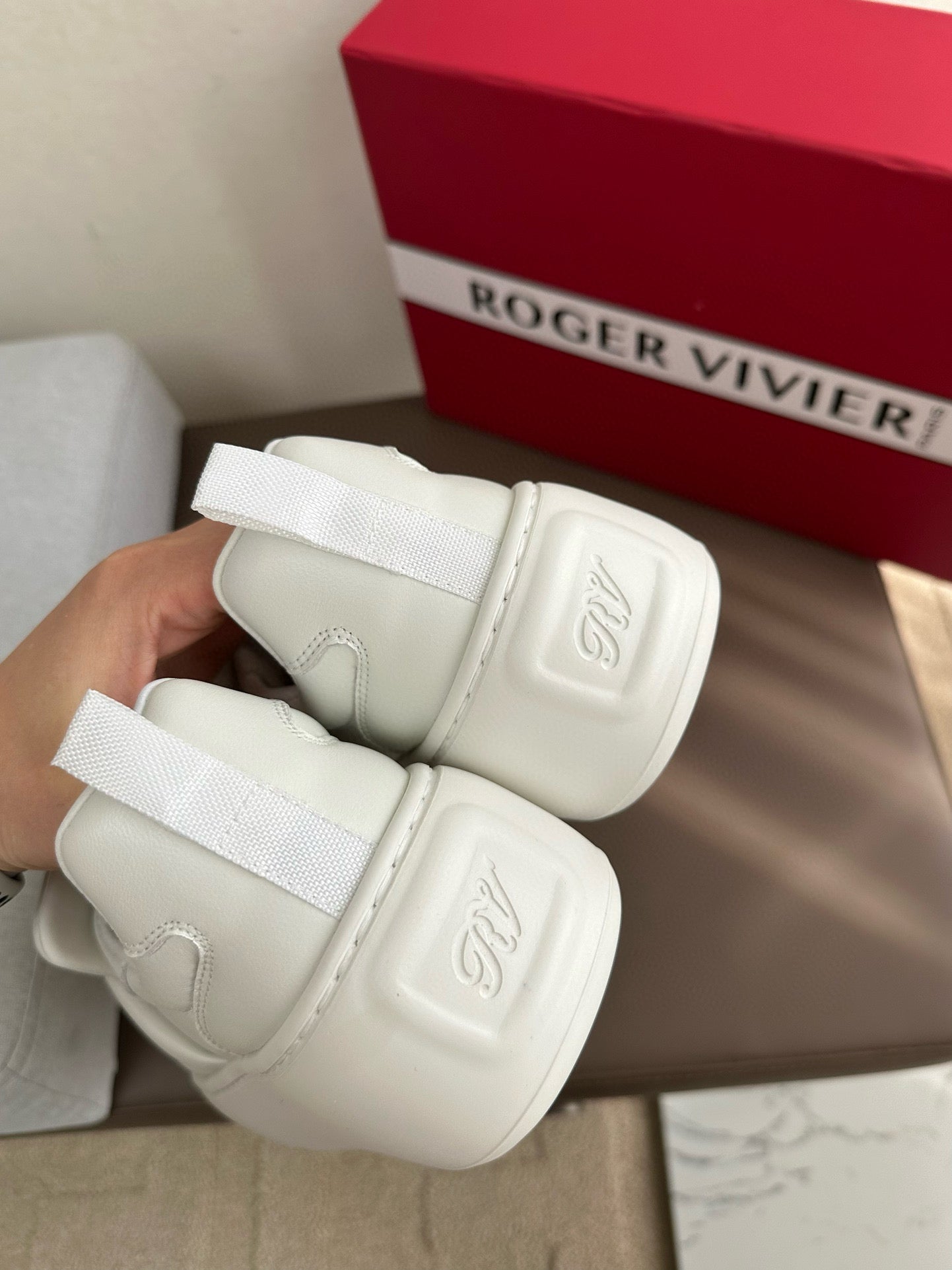 PUFFY LEATHER LOW TOP SNEAKERS IN WHITE LAMBSKIN