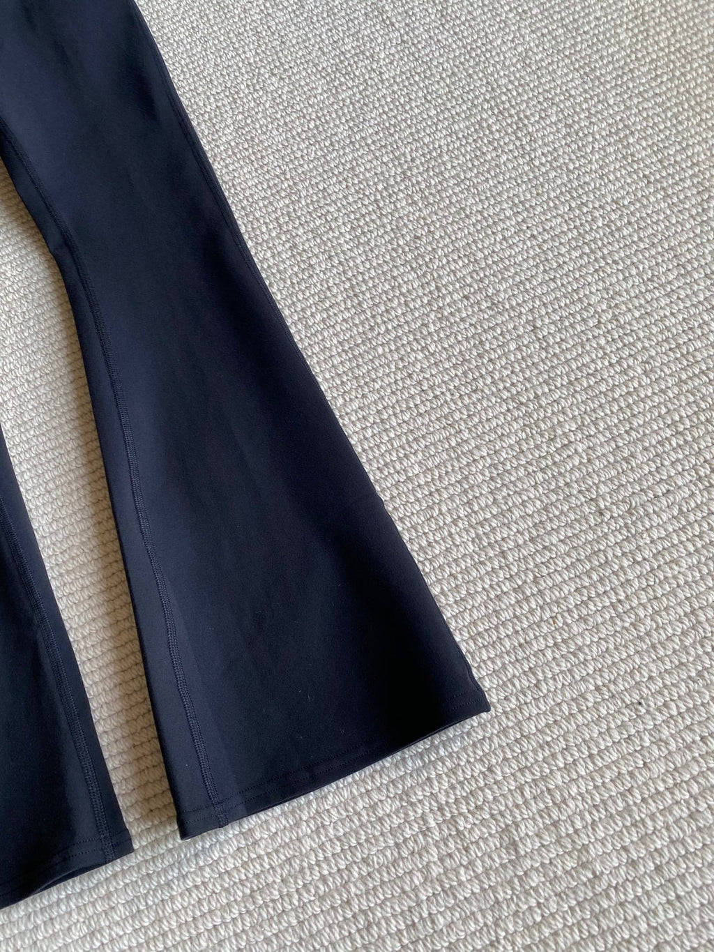 ALO FLARED PANTS STYLE 143