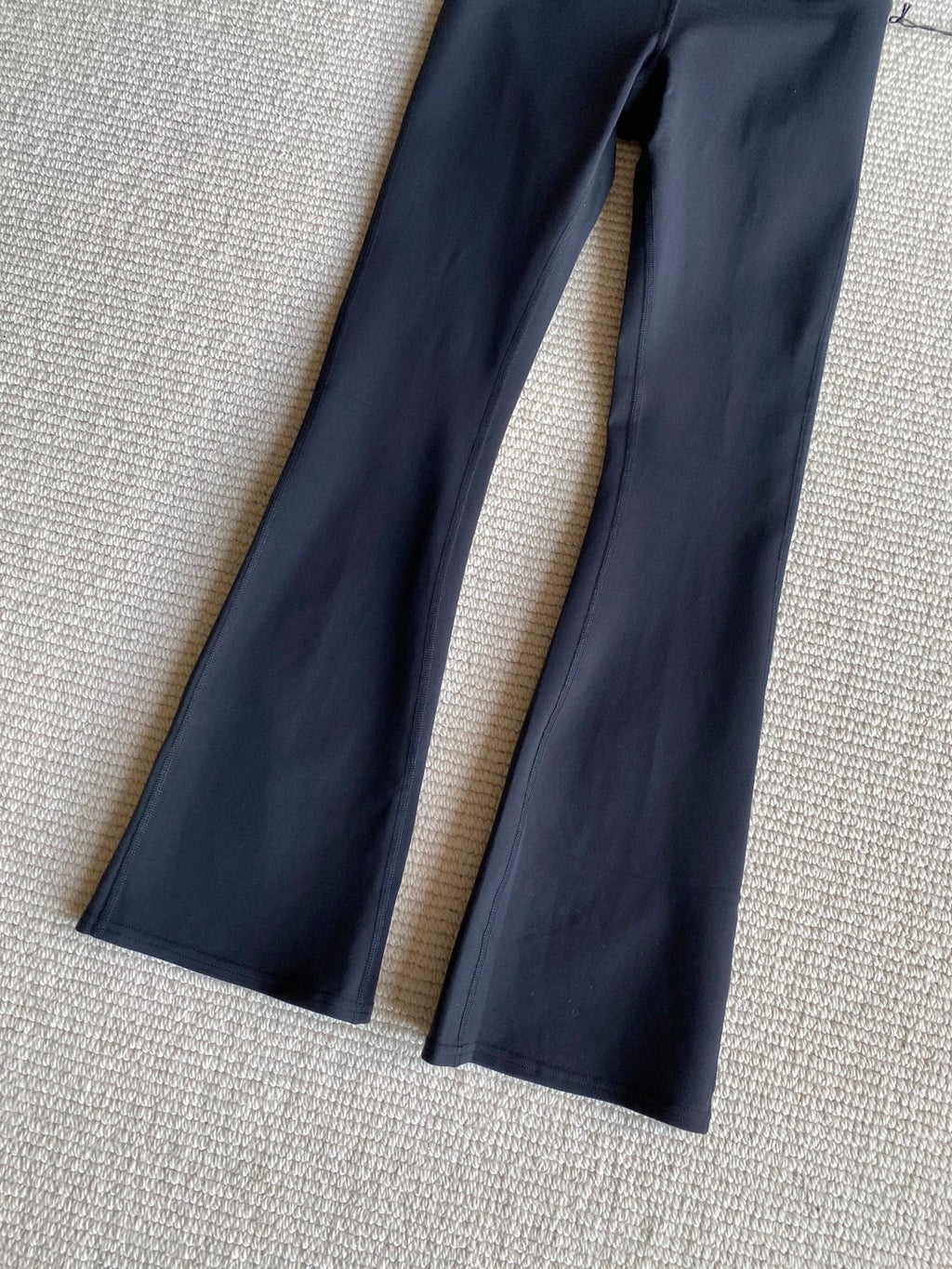 ALO FLARED PANTS STYLE 143