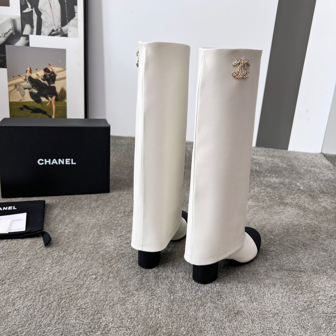 CHANEL 25S HIGH BOOTS 55MM IN IVORY BLACK CALFSKIN AND CANVAS GOLD HARDWRE