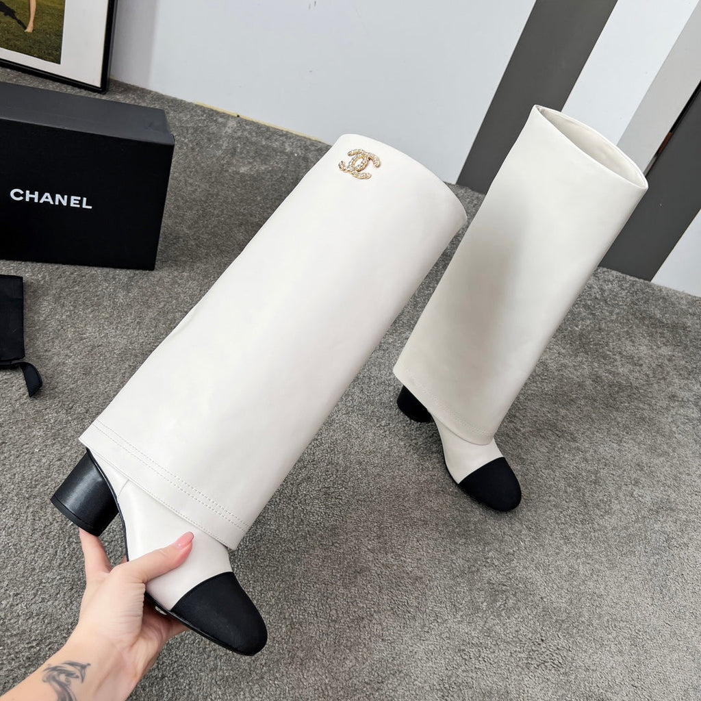 CHANEL 25S HIGH BOOTS 55MM IN IVORY BLACK CALFSKIN AND CANVAS GOLD HARDWRE