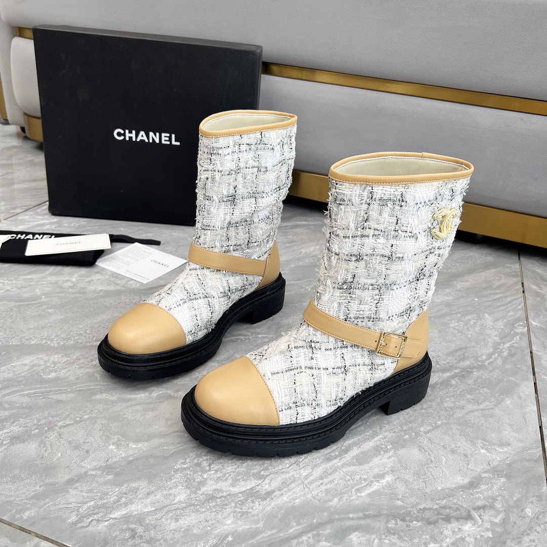 CHANEL 25S MID-CALF BOOTS 45MM IN LIGHT BROWN CALFSKIN AND WHITE TWEED GOLD HARDWRE