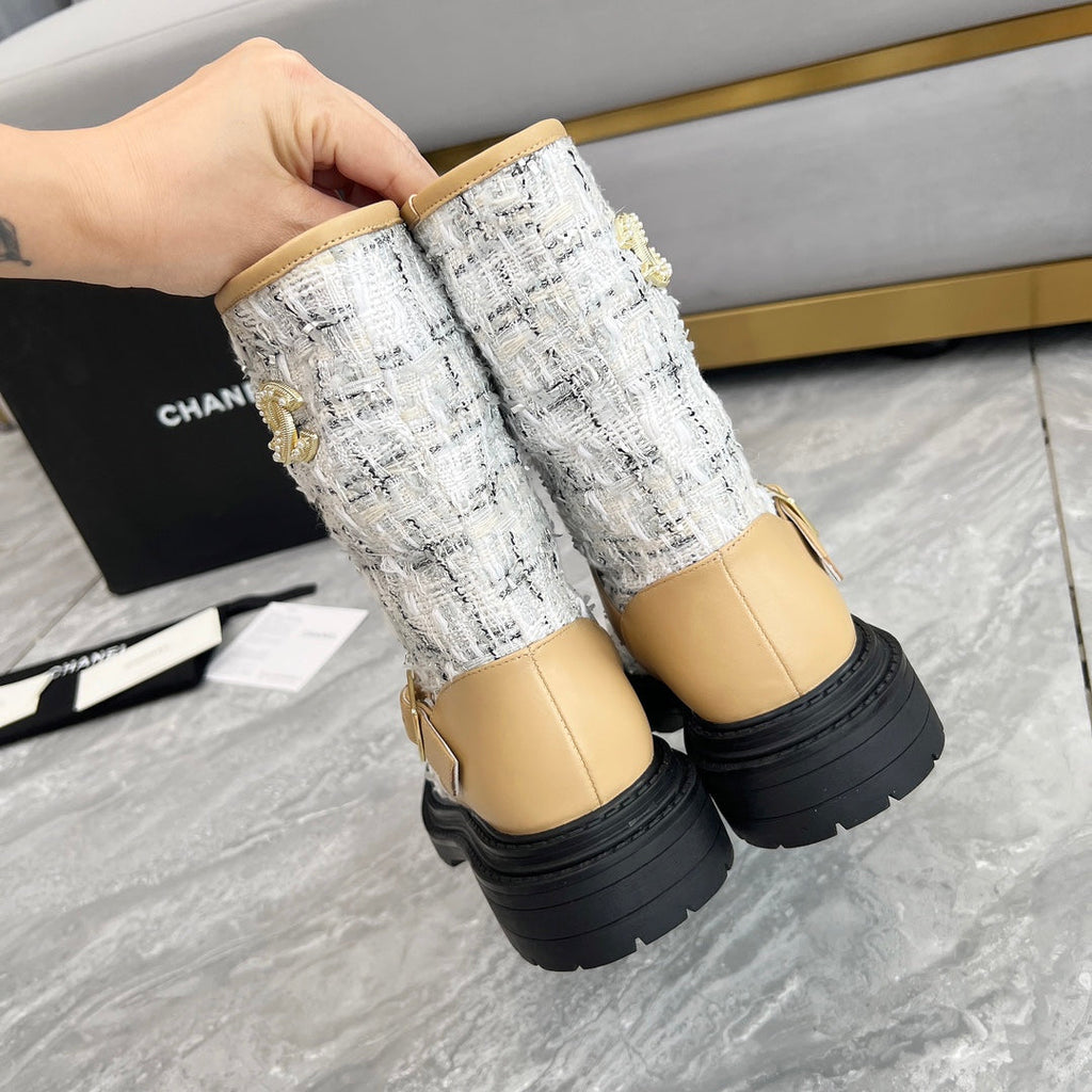 CHANEL 25S MID-CALF BOOTS 45MM IN LIGHT BROWN CALFSKIN AND WHITE TWEED GOLD HARDWRE