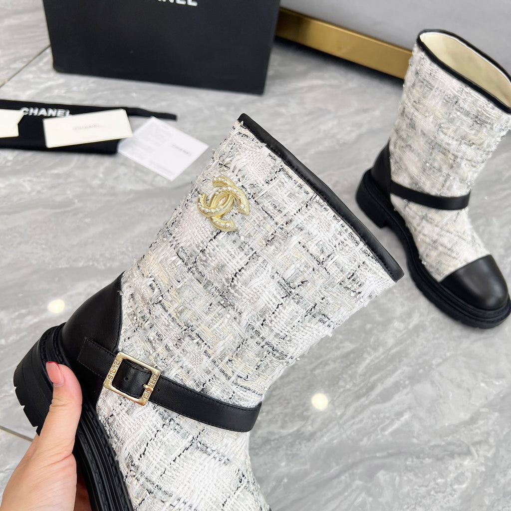 CHANEL 25S MID-CALF BOOTS 45MM IN BLACK CALFSKIN AND WHITE TWEED GOLD HARDWRE