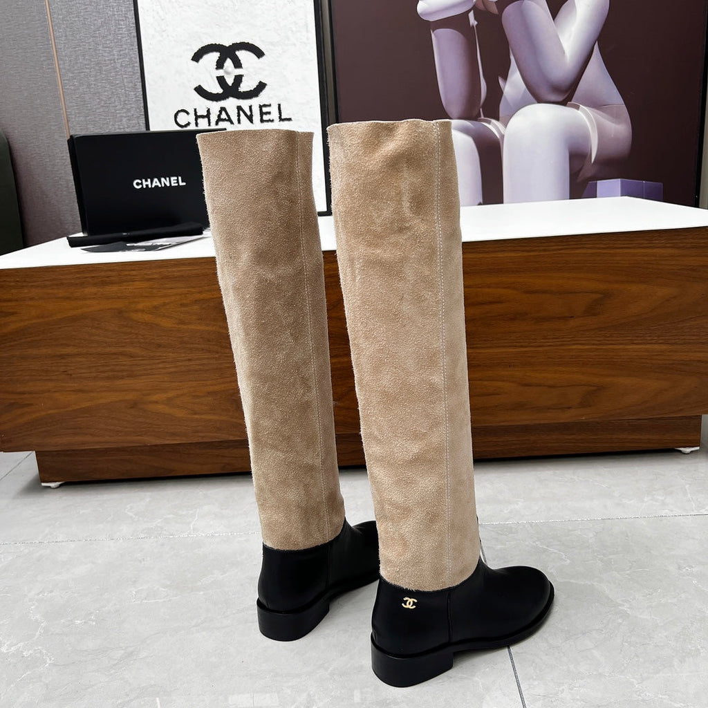 CHANEL 25S KNEE-HIGH BOOTS 35MM IN BLACK CALFSKIN AND TAUPE GRAY SUEDE