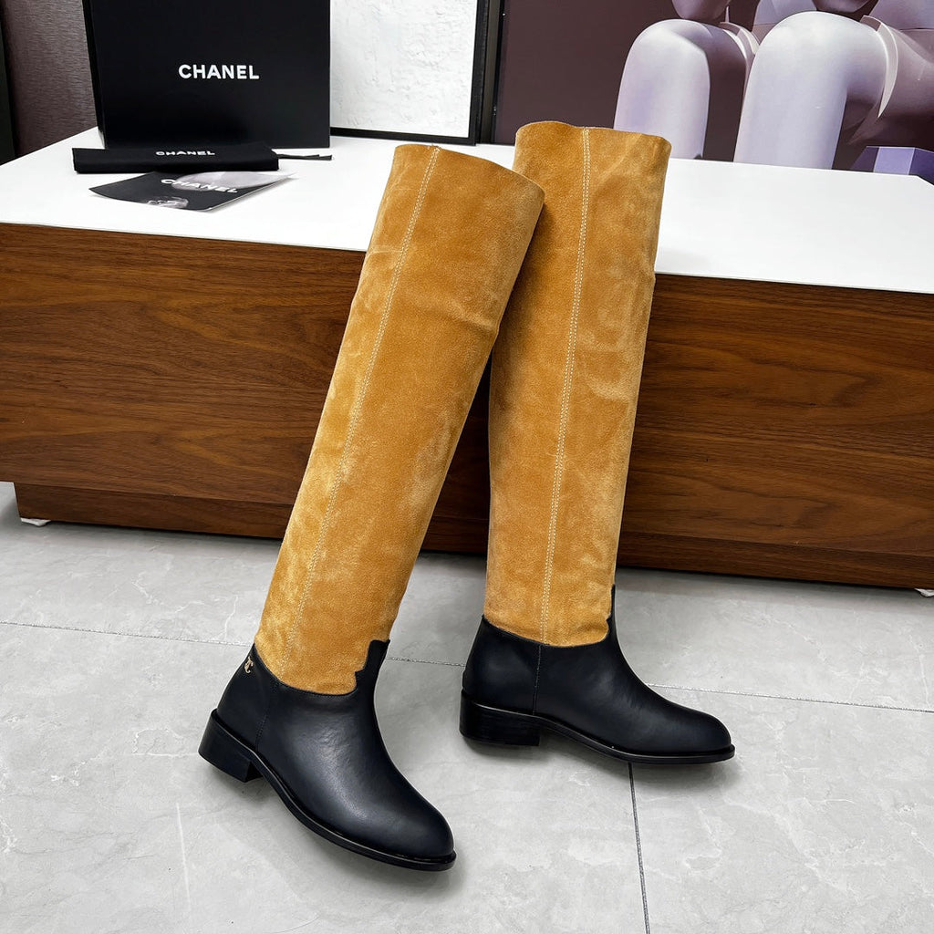 CHANEL 25S KNEE-HIGH BOOTS 35MM IN BLACK CALFSKIN AND CARAMEL SUEDE
