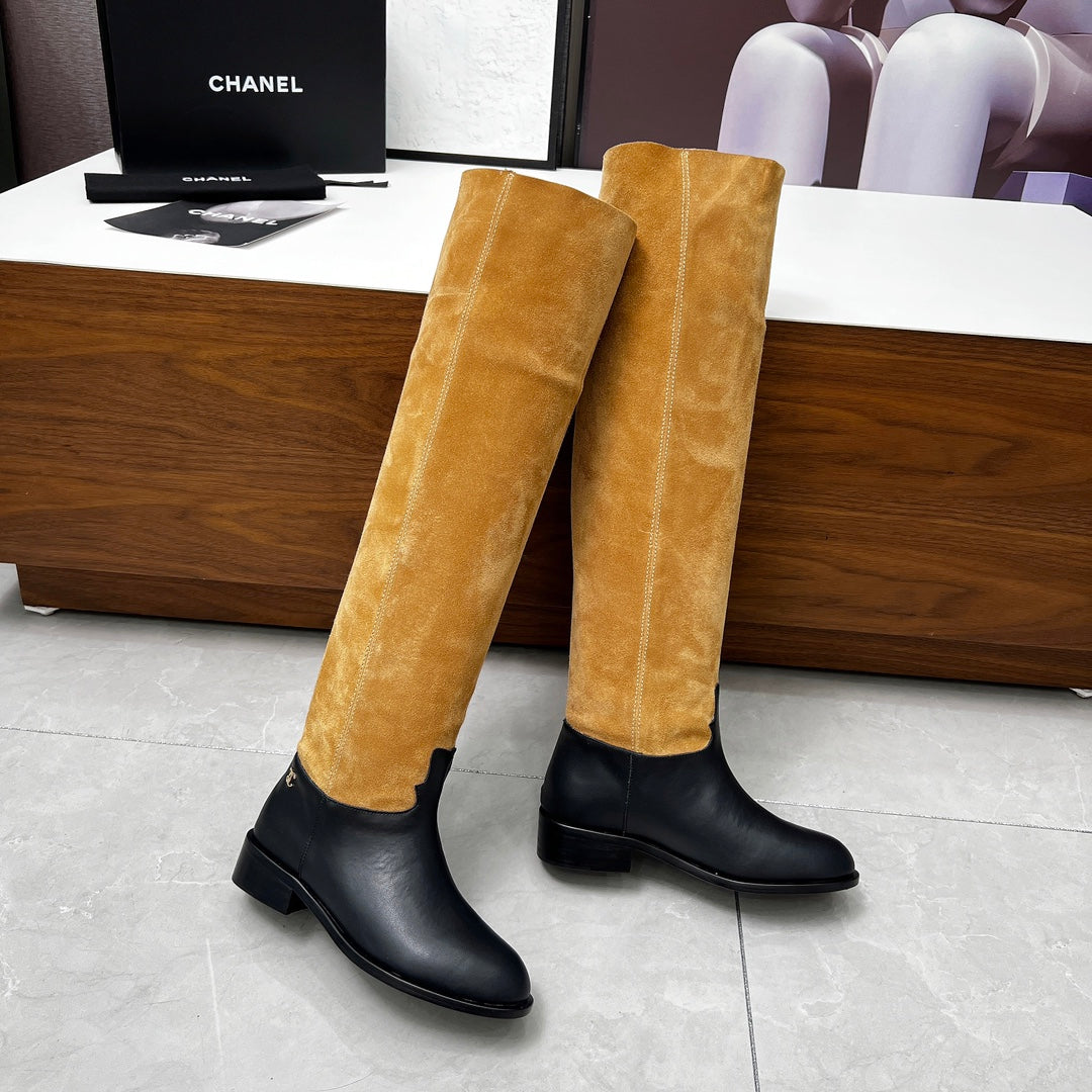 CHANEL 25S KNEE-HIGH BOOTS 35MM IN BLACK CALFSKIN AND CARAMEL SUEDE
