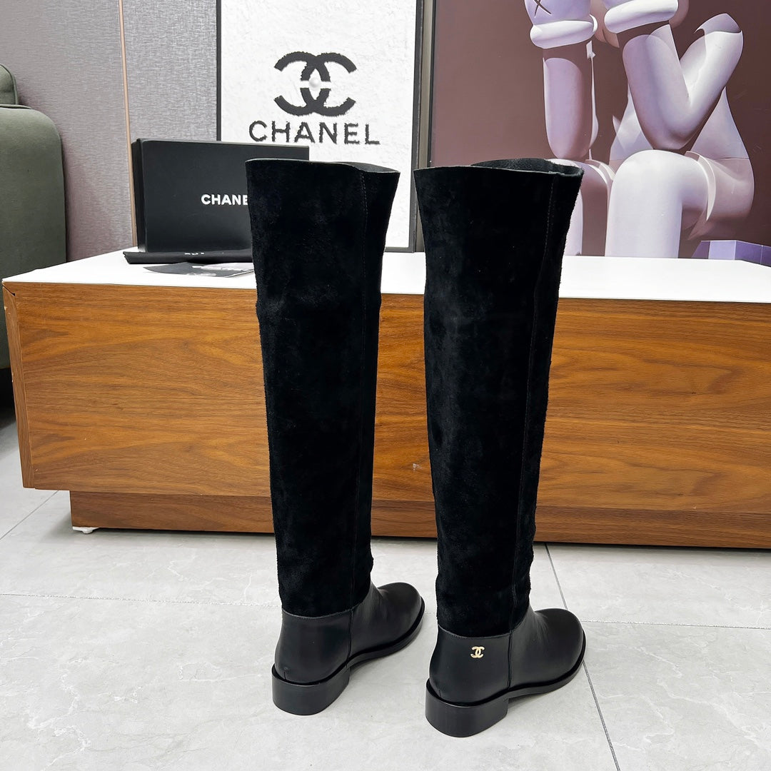 CHANEL 25S KNEE-HIGH BOOTS 35MM IN BLACK CALFSKIN AND SUEDE