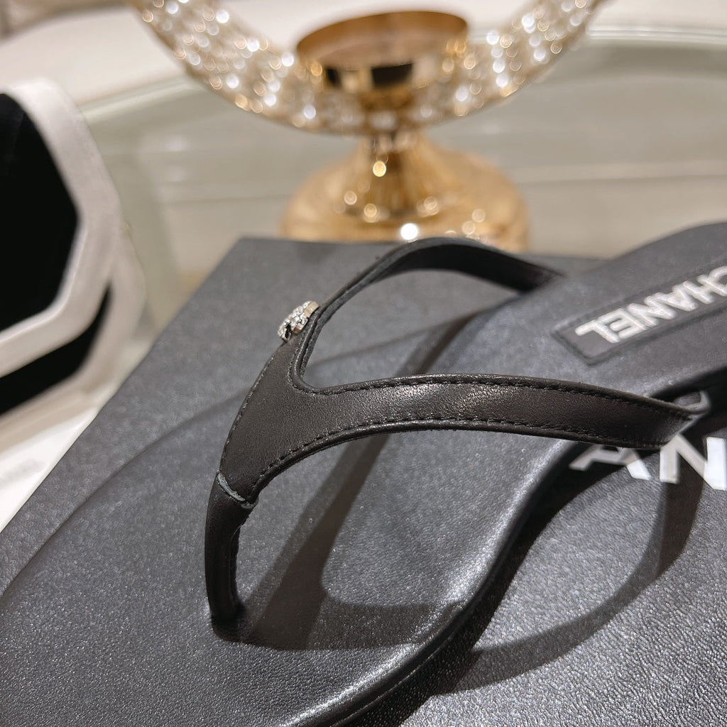 Double CC Flip Flop Thongs Black Sheepskin