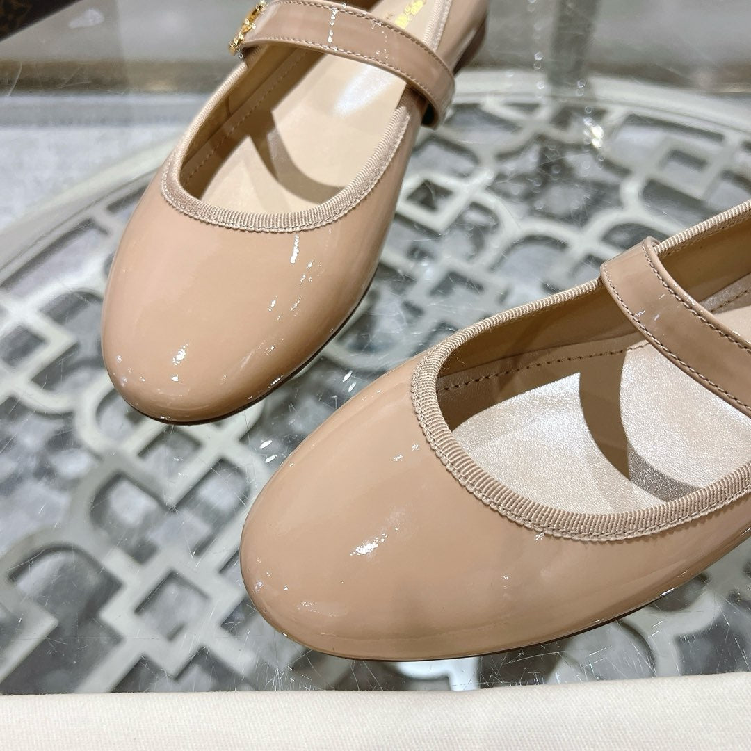 MARY JANE SHOES IN LINEN TAN PATENT CALFSKIN