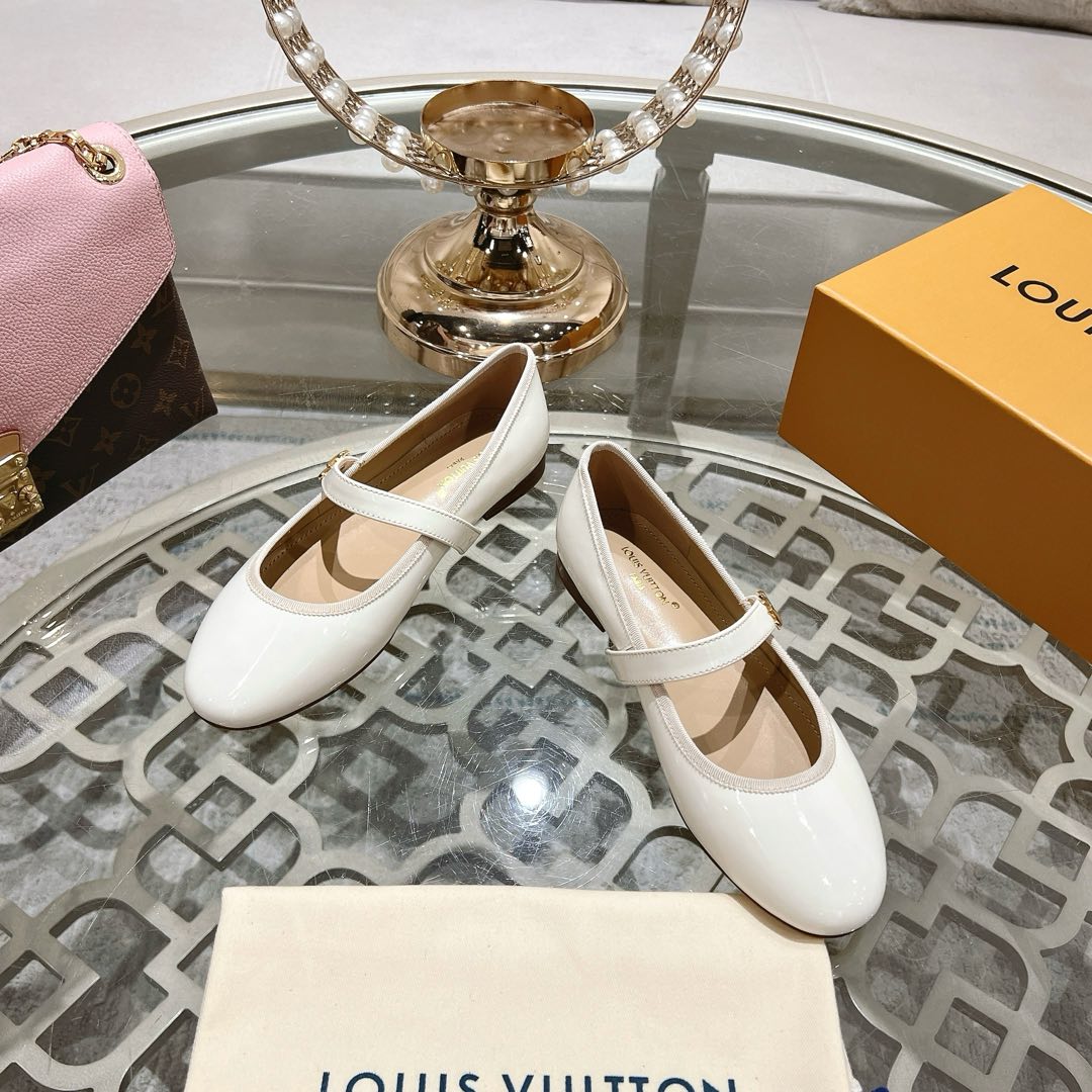 MARY JANE SHOES IN WHITE PATENT CALFSKIN