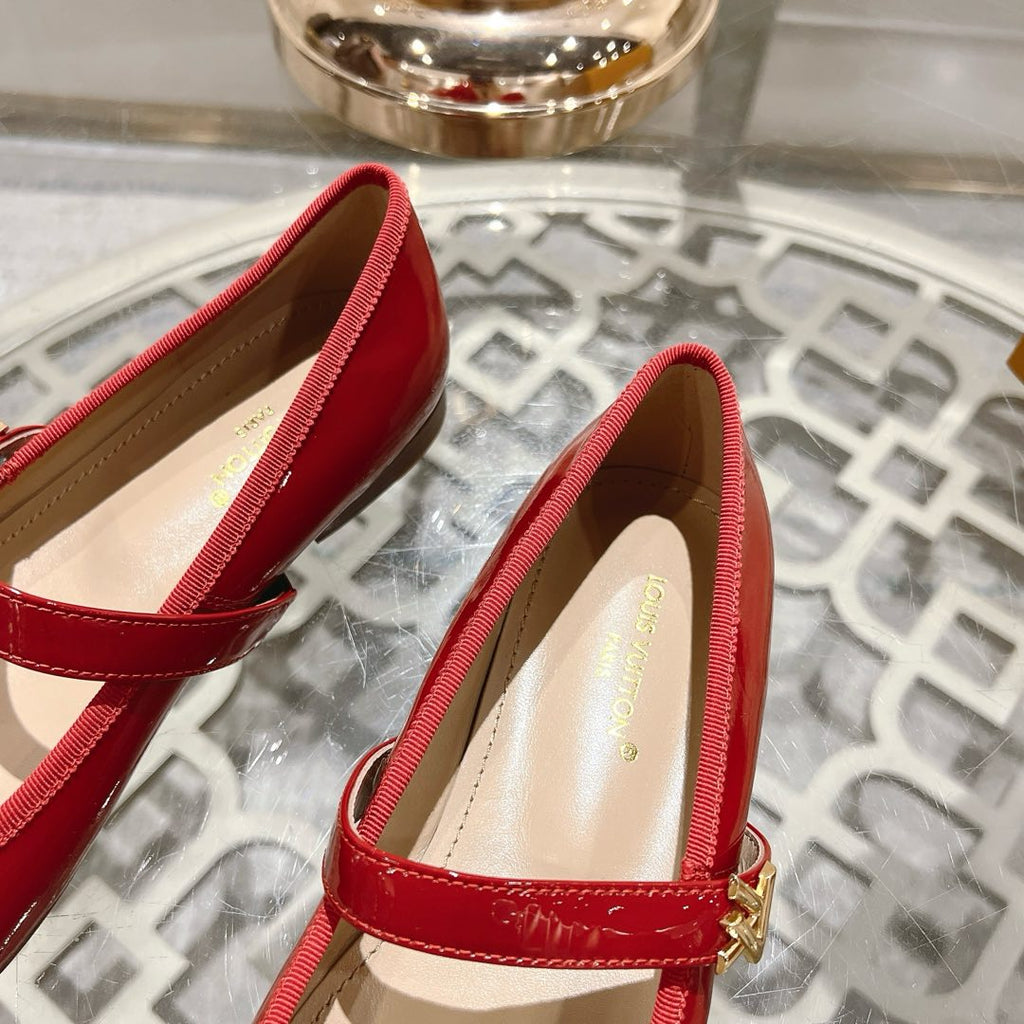 MARY JANE SHOES IN CHERRY RED PATENT CALFSKIN