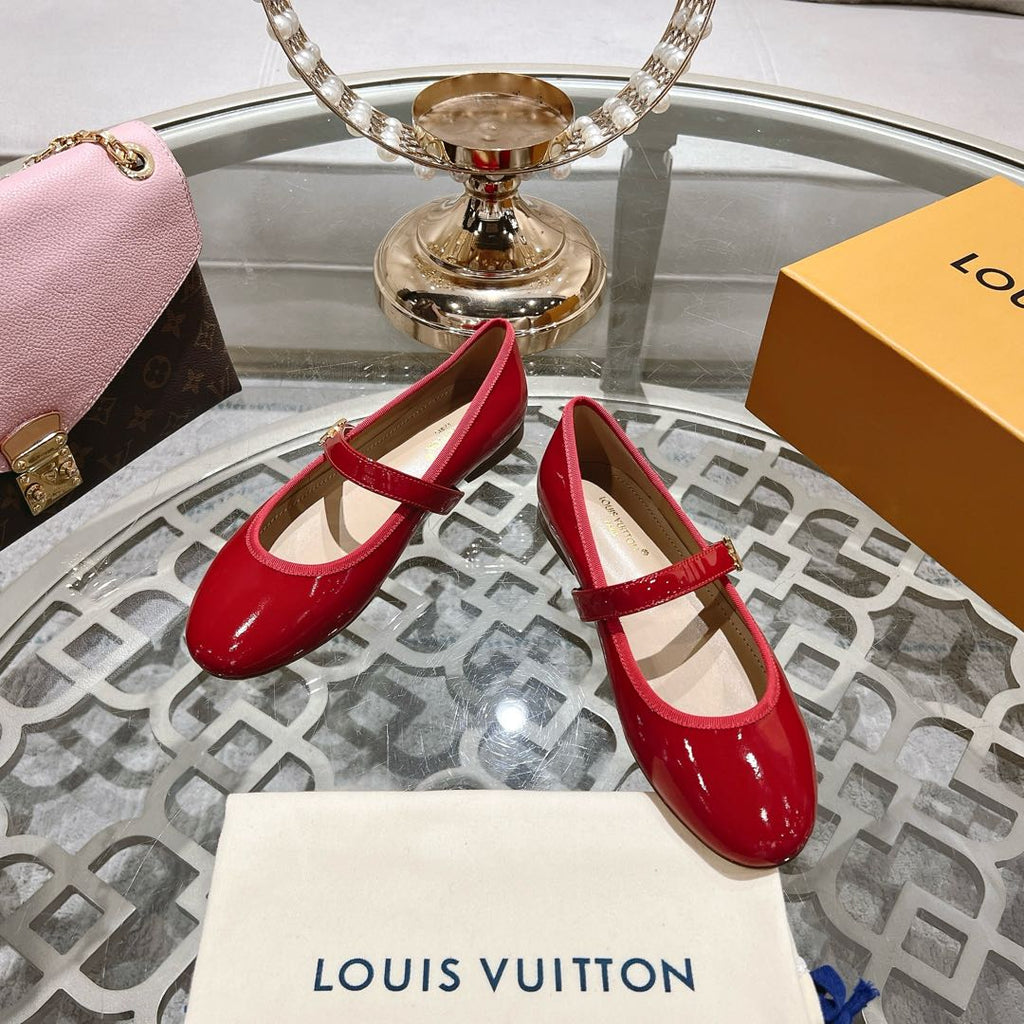 MARY JANE SHOES IN CHERRY RED PATENT CALFSKIN