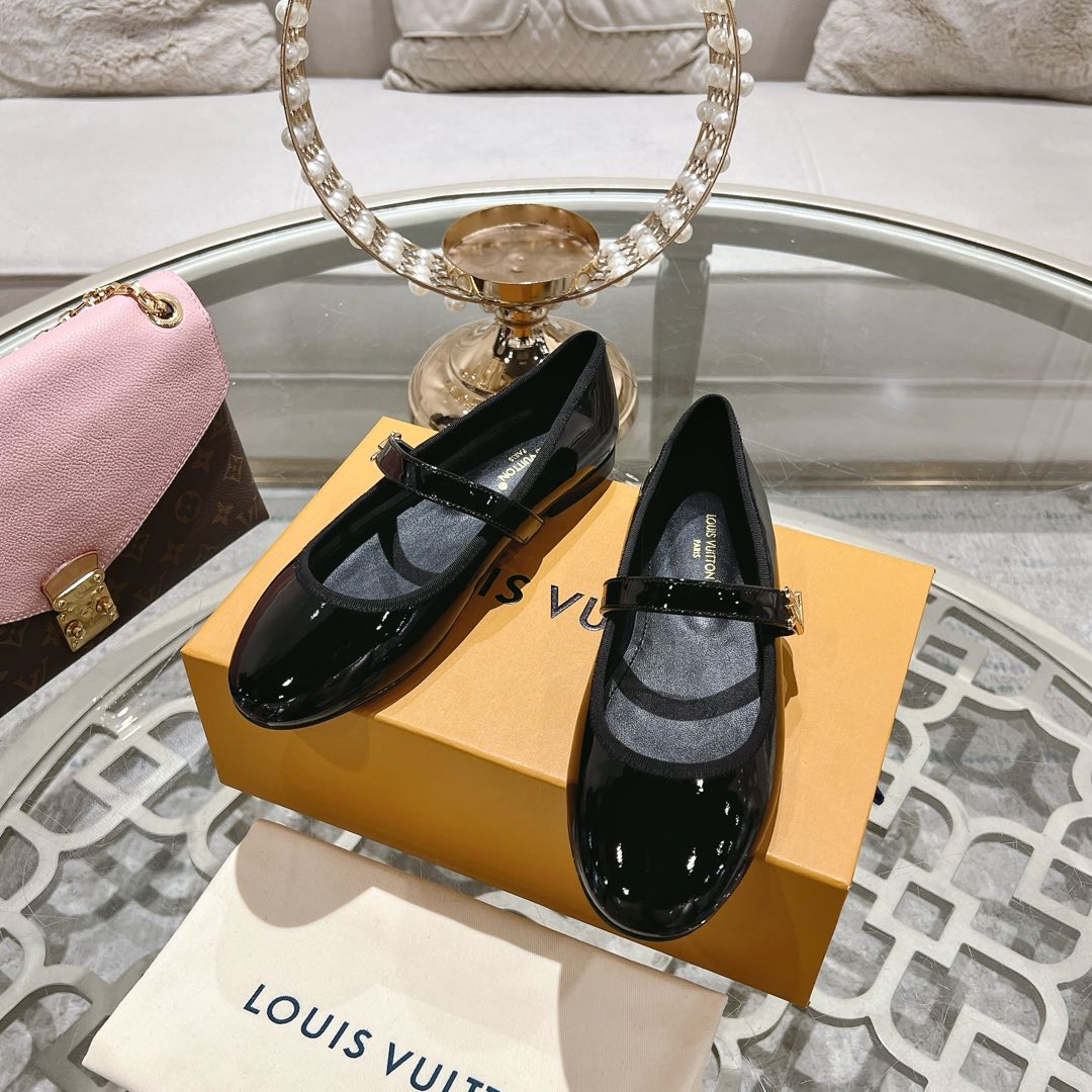 MARY JANE SHOES IN BLACK PATENT CALFSKIN