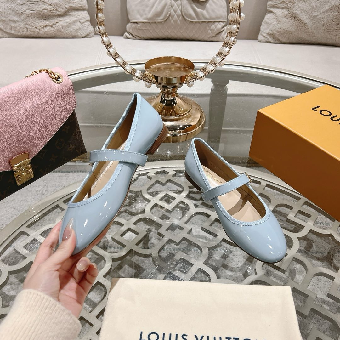MARY JANE SHOES IN BLUE PASTEL PATENT CALFSKIN