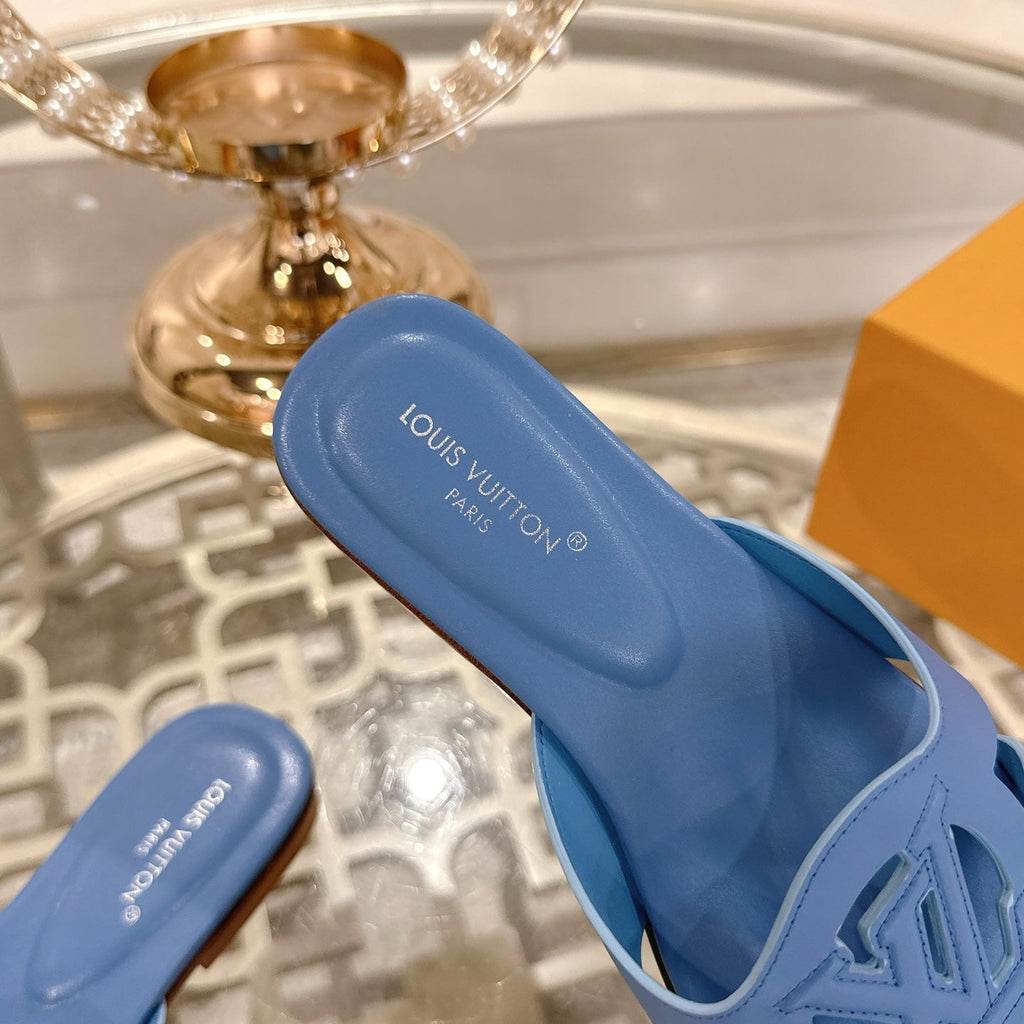 ISOLA FLAT SLIDE IN CORNFLOWER BLUE CALFSKIN