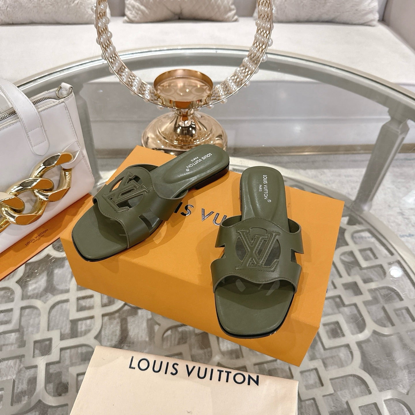 ISOLA FLAT SLIDE IN ARMY GREEN CALFSKIN